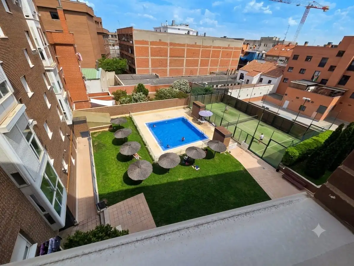 Flat for sale in Calle de Matilde Hernández, 25, San Isidro Swimming pool of Flat for sale in Madrid with Air Conditioner, Heating and Private garden