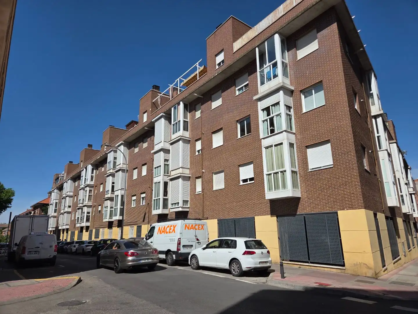 Flat for sale in Calle de Matilde Hernández, 25, San Isidro Exterior view of Flat for sale in Madrid with Air Conditioner, Heating and Private garden