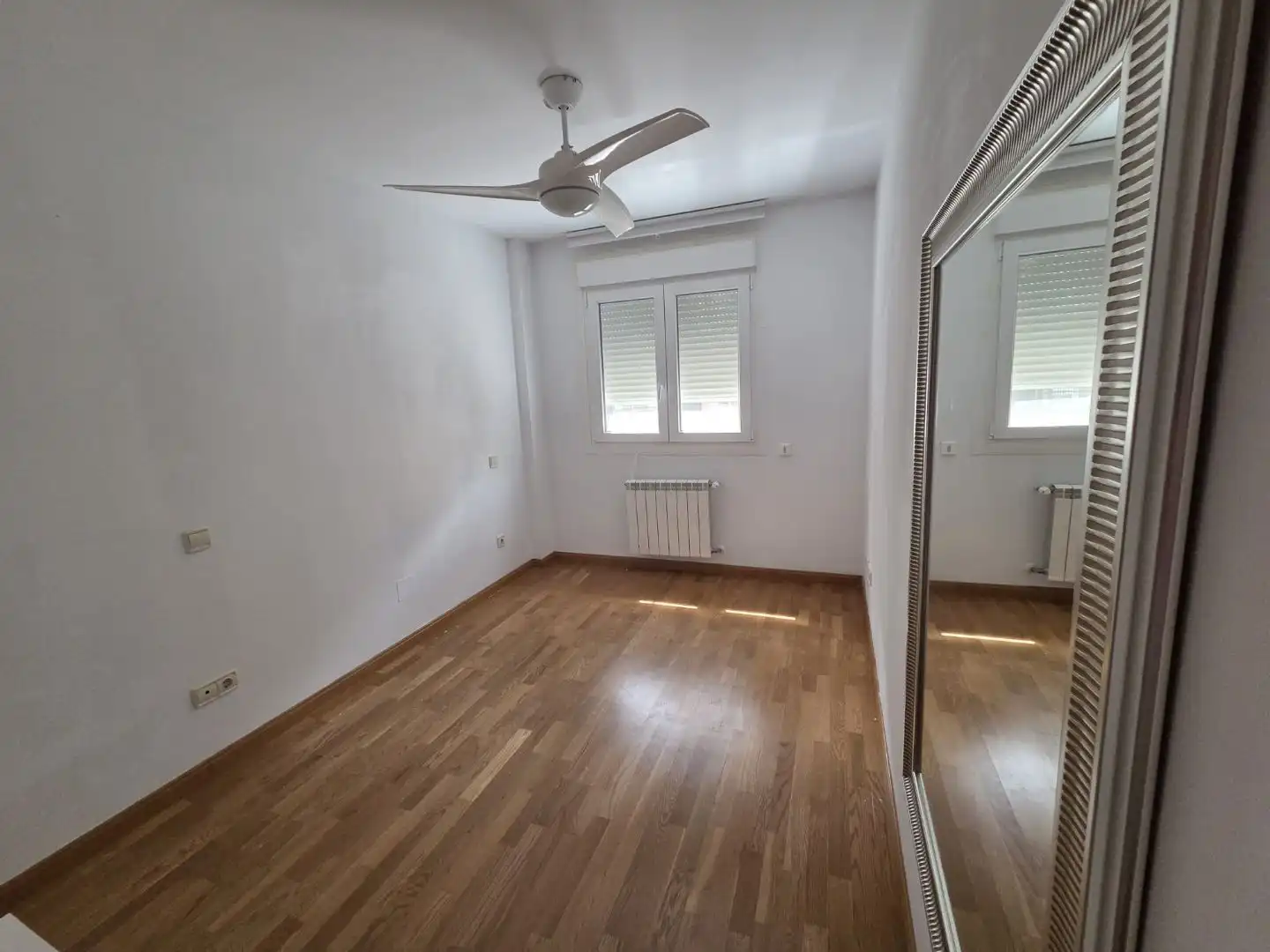 Flat for sale in Calle de Matilde Hernández, 25, San Isidro Bedroom of Flat for sale in Madrid with Air Conditioner, Heating and Private garden