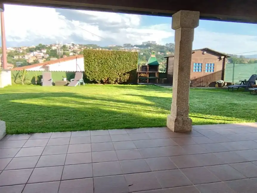 Houses for sale in Rúa dos Curros, 66, Lavadores Terrace of Houses for sale in Vigo with Heating, Private garden and Parquet flooring
