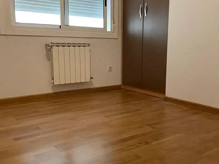 Bedroom of Flat for rent in Ames  with Heating, Parquet flooring and Storage room