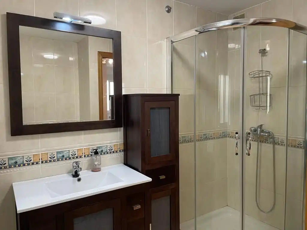 Bathroom of Flat for rent in Ames  with Heating, Parquet flooring and Storage room