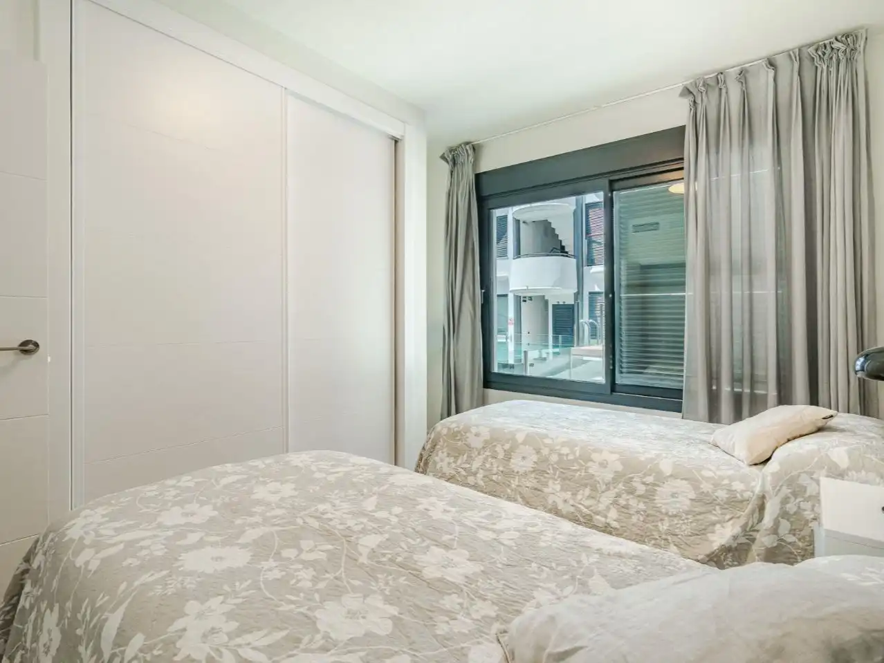 Apartament en venda a Avenida Andalucía, 30, Sierra de Estepona - Avda. de Andalucía Dormitori de Apartament en venda en Estepona amb Aire condicionat i Piscina
