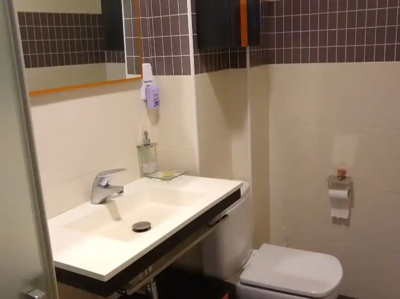 Piso de alquiler en Calle Diego Jiménez, 48, Centro Baño de Piso de alquiler en Cuenca con Calefacción, Parquet y Terraza