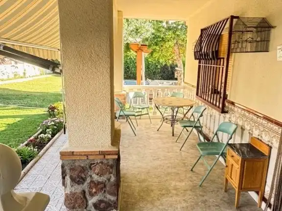Casa o xalet en venda a Calle 8, 60, El Casar de Escalona Terrassa de Casa o xalet en venda en El Casar de Escalona amb Aire condicionat, Calefacció i Jardí privat