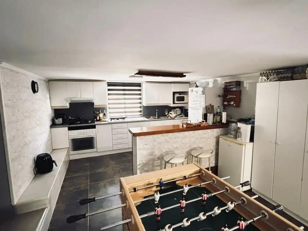 Casa o xalet en venda a Calle 8, 60, El Casar de Escalona Cuina de Casa o xalet en venda en El Casar de Escalona amb Aire condicionat, Calefacció i Jardí privat