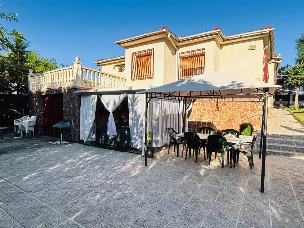 Casa o xalet en venda a Calle 8, 60, El Casar de Escalona Terrassa de Casa o xalet en venda en El Casar de Escalona amb Aire condicionat, Calefacció i Jardí privat