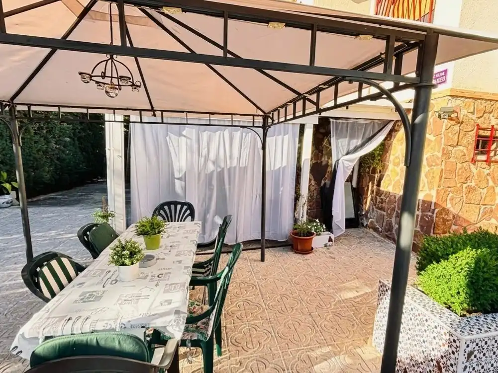 Casa o xalet en venda a Calle 8, 60, El Casar de Escalona Terrassa de Casa o xalet en venda en El Casar de Escalona amb Aire condicionat, Calefacció i Jardí privat