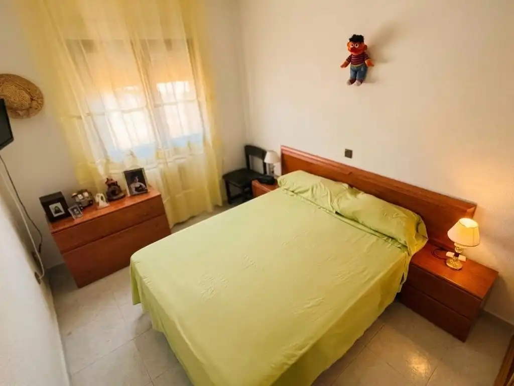 Casa o xalet en venda a Calle 8, 60, El Casar de Escalona Dormitori de Casa o xalet en venda en El Casar de Escalona amb Aire condicionat, Calefacció i Jardí privat