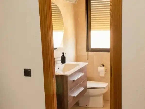 Casa o xalet en venda a Calle 8, 60, El Casar de Escalona Bany de Casa o xalet en venda en El Casar de Escalona amb Aire condicionat, Calefacció i Jardí privat