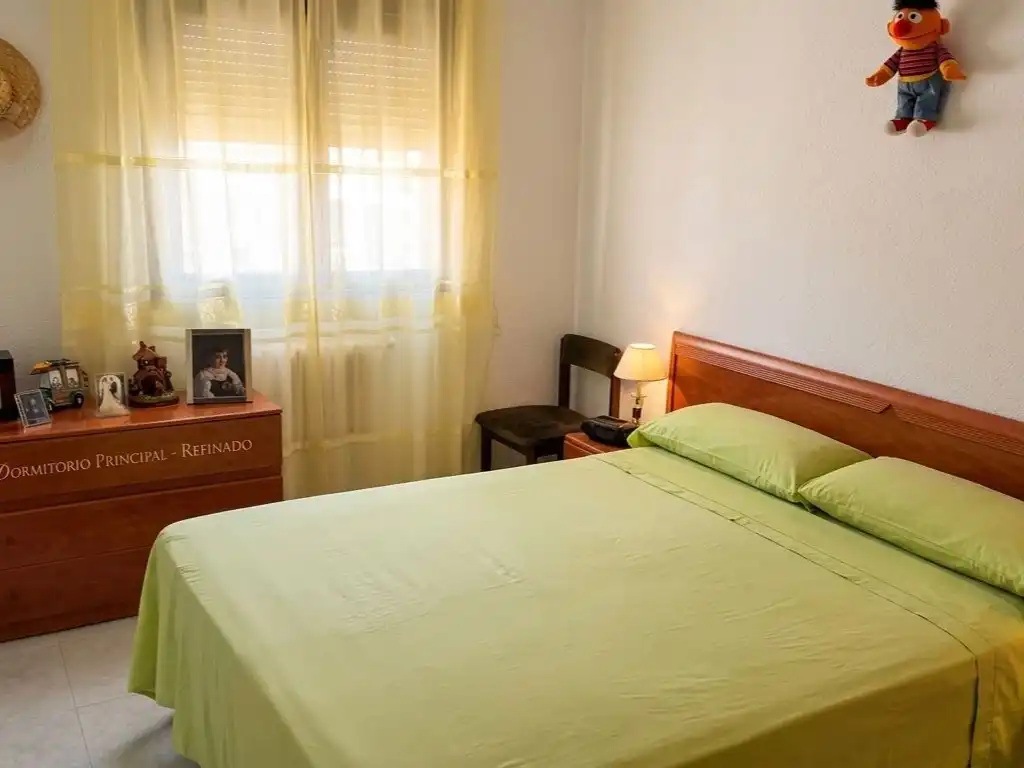Casa o xalet en venda a Calle 8, 60, El Casar de Escalona Dormitori de Casa o xalet en venda en El Casar de Escalona amb Aire condicionat, Calefacció i Jardí privat