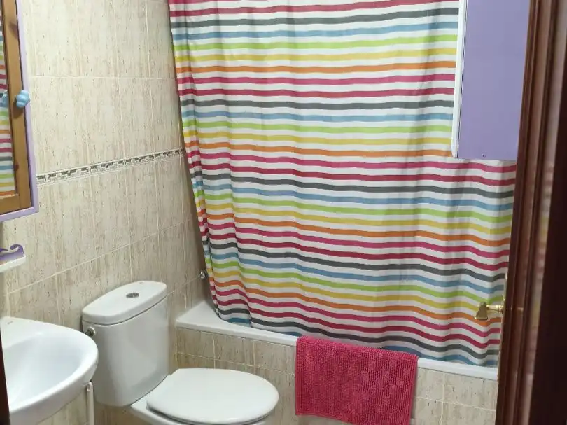 Piso en venta en Calle Tineo, 10, Oviedo Baño de Piso en venta en Oviedo