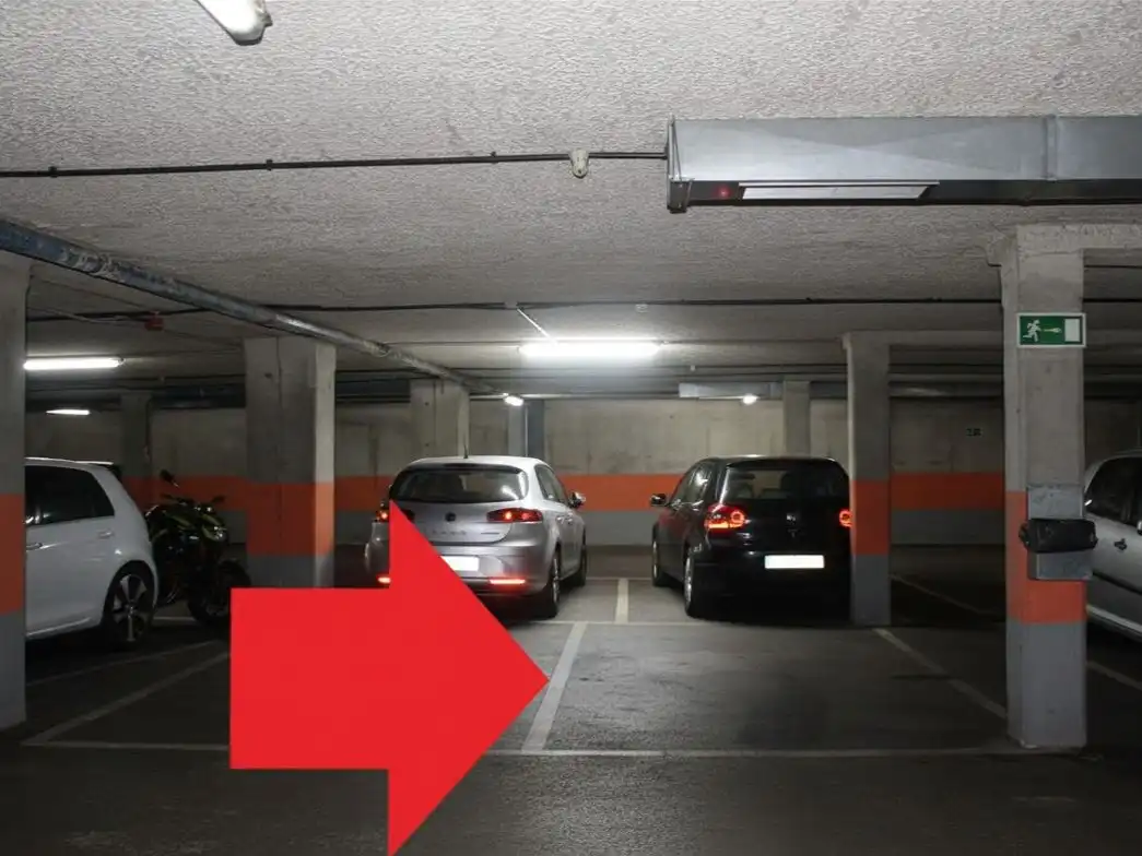 Pis en venda a Calle Tineo, 10, Las Campas Aparcament de Pis en venda en Oviedo amb Calefacció, Parquet i Traster