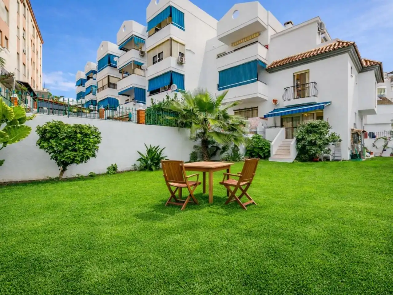 Einfamilien-Reihenhaus zum Verkauf in Calle Vicente Aleixandre, 1, Zona Calvario Garten von Einfamilien-Reihenhaus zum Verkauf in Estepona mit Terrasse und Balkon