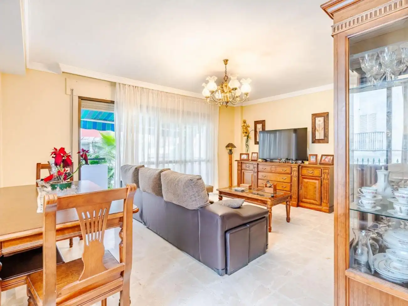 Einfamilien-Reihenhaus zum Verkauf in Calle Vicente Aleixandre, 1, Zona Calvario Wohnzimmer von Einfamilien-Reihenhaus zum Verkauf in Estepona mit Terrasse und Balkon
