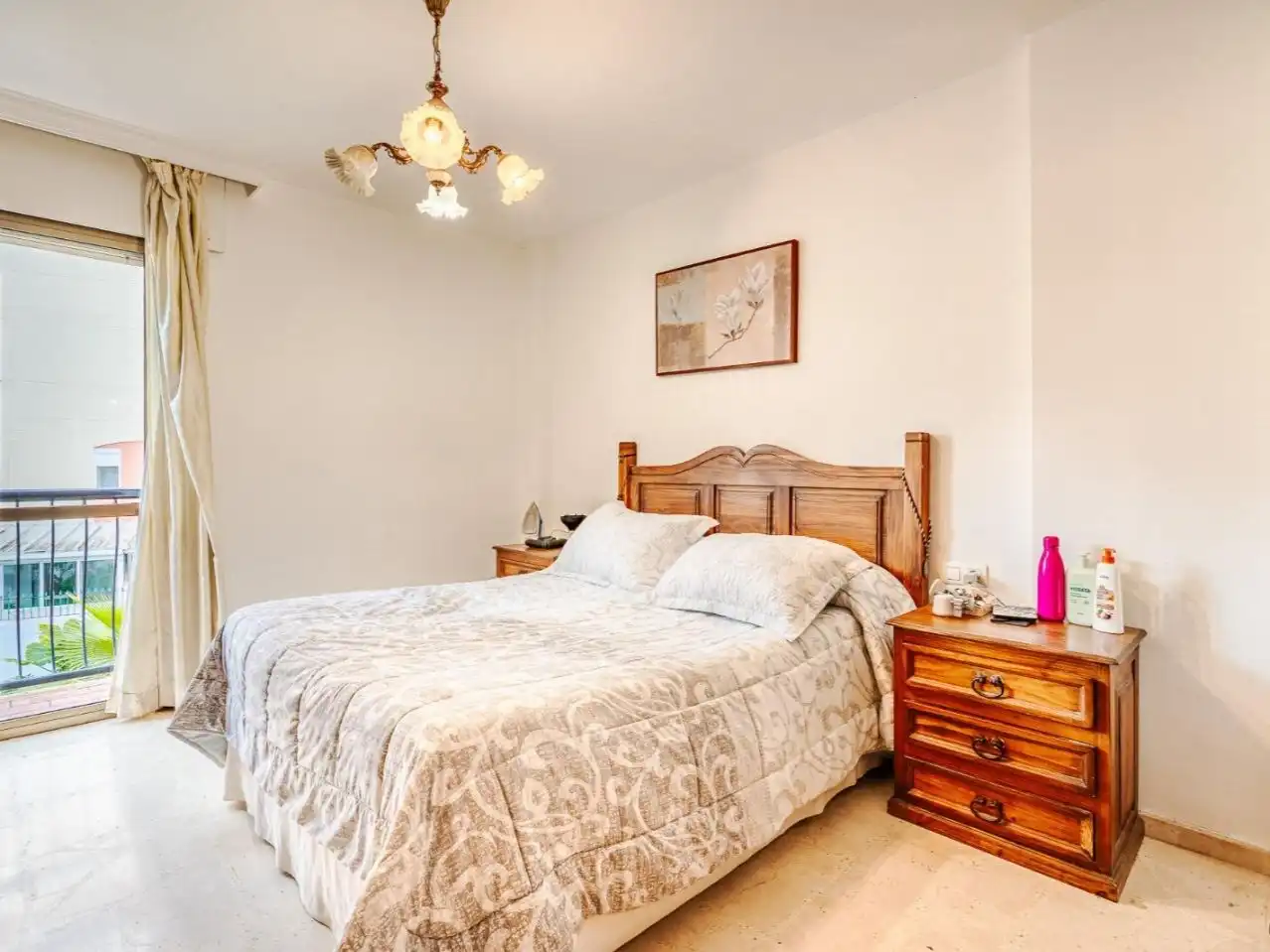 Einfamilien-Reihenhaus zum Verkauf in Calle Vicente Aleixandre, 1, Zona Calvario Schlafzimmer von Einfamilien-Reihenhaus zum Verkauf in Estepona mit Terrasse und Balkon