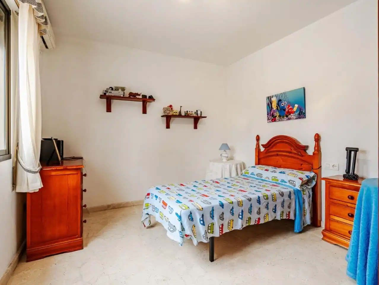 Einfamilien-Reihenhaus zum Verkauf in Calle Vicente Aleixandre, 1, Zona Calvario Schlafzimmer von Einfamilien-Reihenhaus zum Verkauf in Estepona mit Terrasse und Balkon