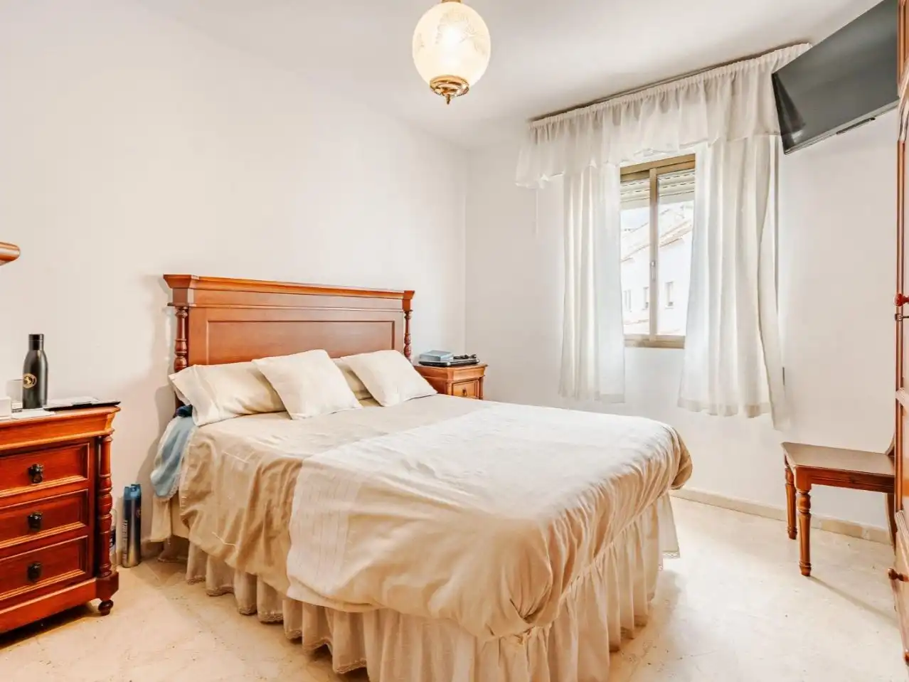 Einfamilien-Reihenhaus zum Verkauf in Calle Vicente Aleixandre, 1, Zona Calvario Schlafzimmer von Einfamilien-Reihenhaus zum Verkauf in Estepona mit Terrasse und Balkon