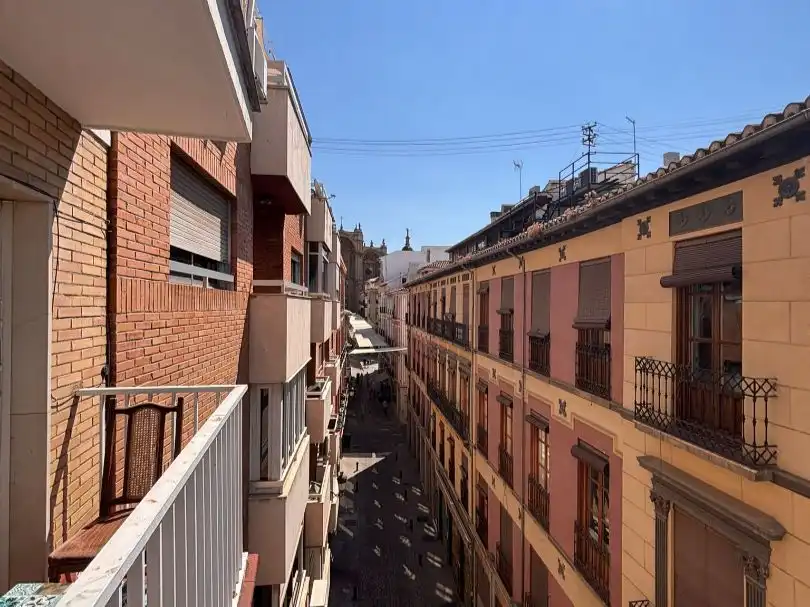 Exterior view of Flat for rent in  Granada Capital  with Balcony