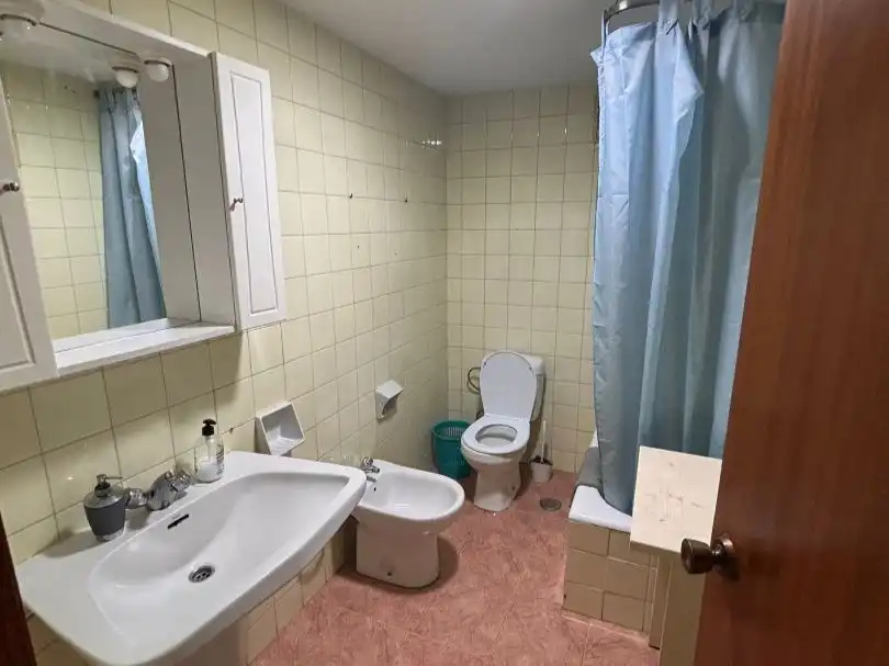 Bathroom of Flat for rent in  Granada Capital  with Balcony