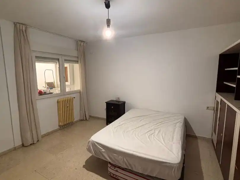 Bedroom of Flat for rent in  Granada Capital  with Balcony