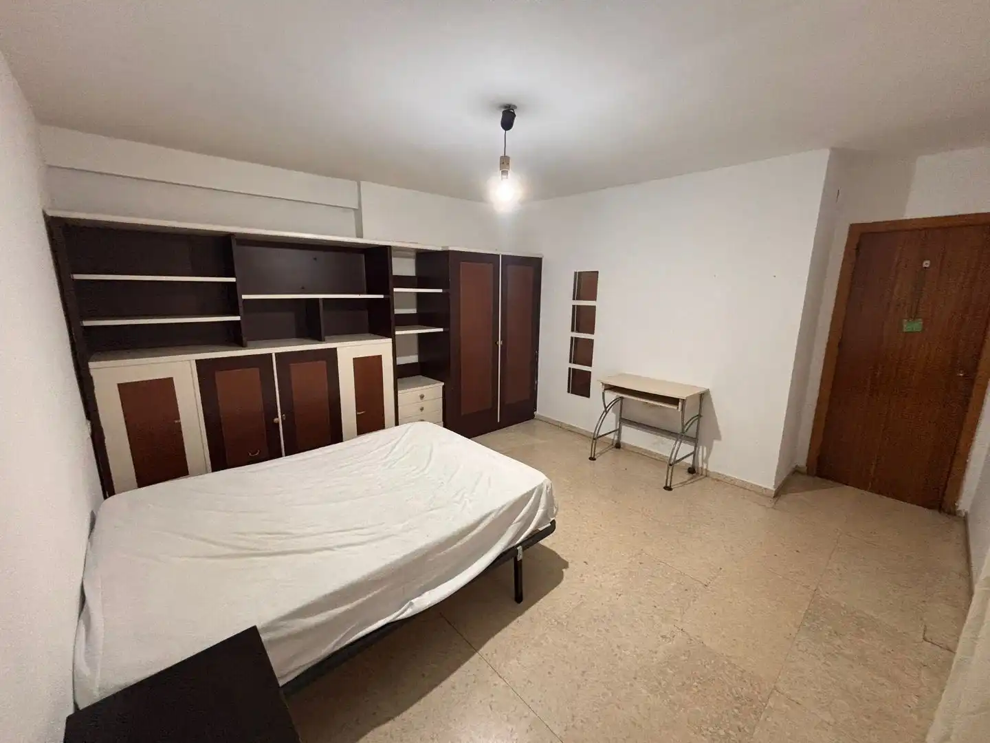 Bedroom of Flat for rent in  Granada Capital  with Balcony