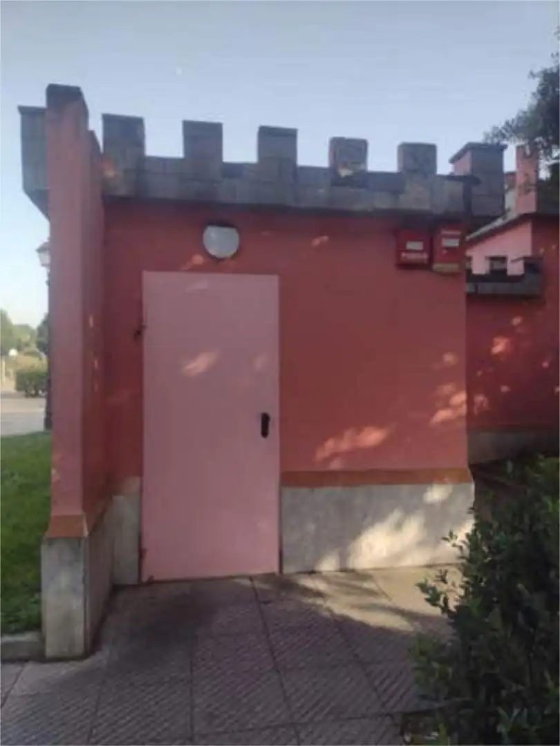 Garage zur Miete in Fozaneldi - Tenderina Außenansicht von Garage zur Miete in Oviedo