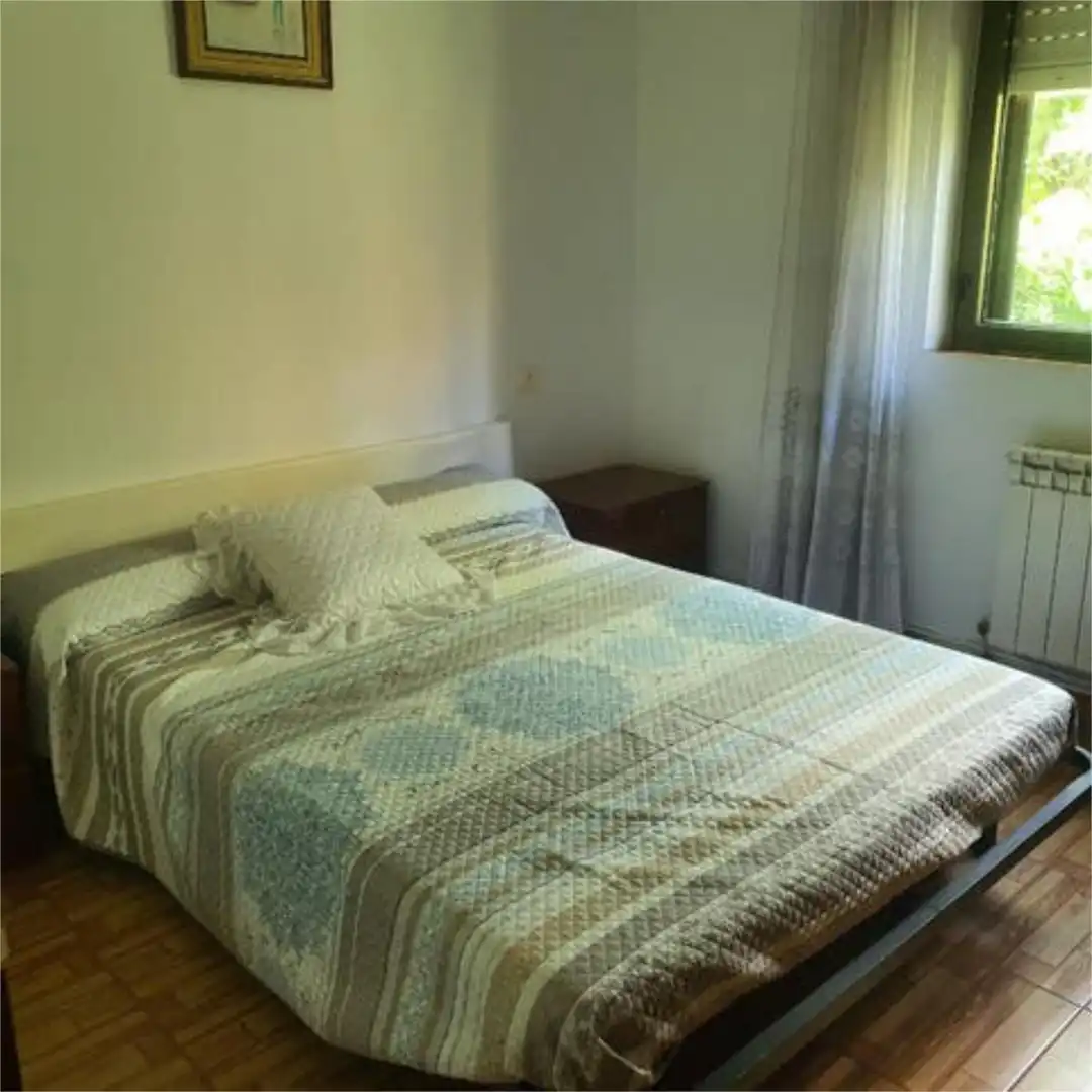 Habitación de Casa adosada de alquiler en Sotresgudo con Calefacción, Jardín privado y Terraza