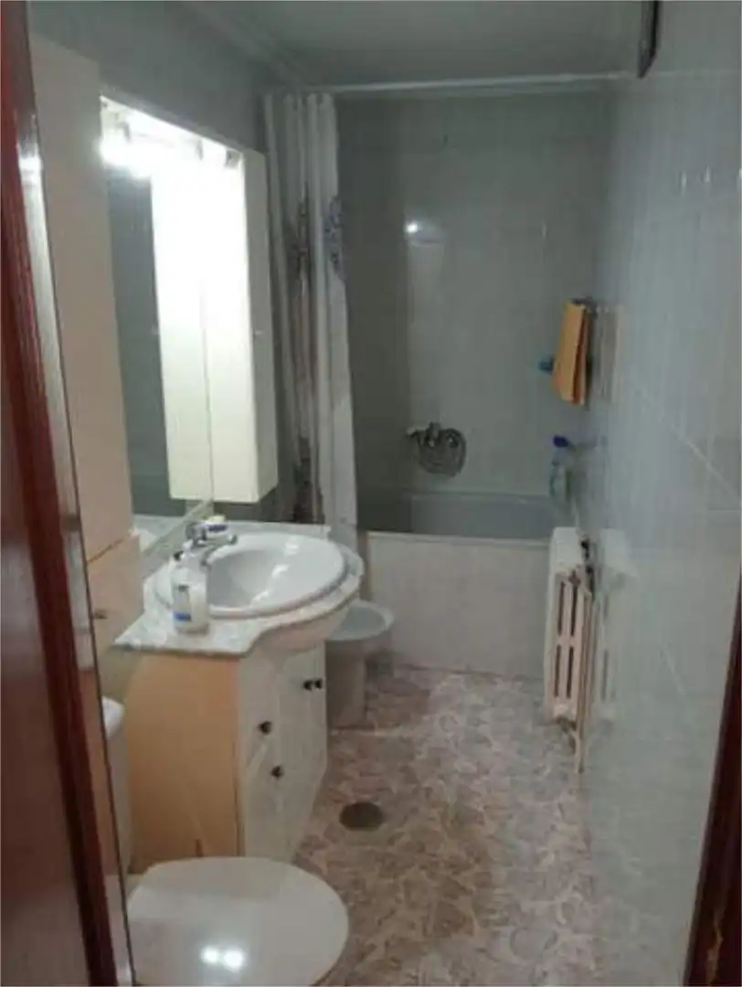 Flat for rent in Casco Viejo Bathroom of Flat for rent in Ourense Capital