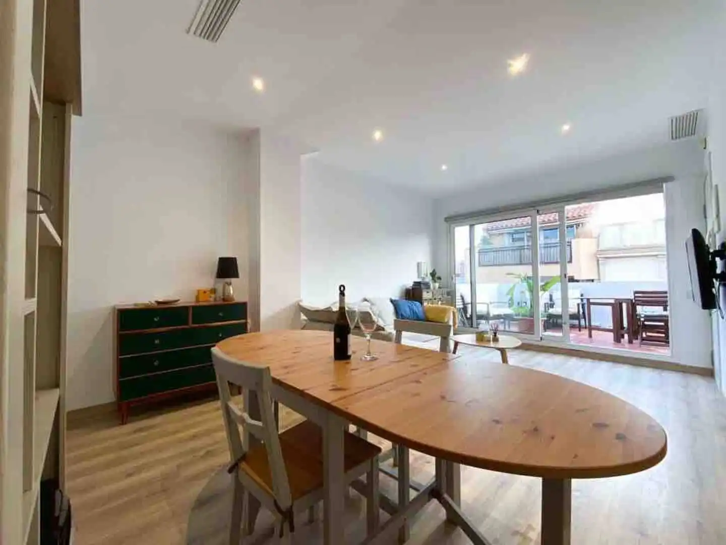 Dining room of Flat for rent in Barcelona  with Air Conditioner, Heating and Parquet flooring
