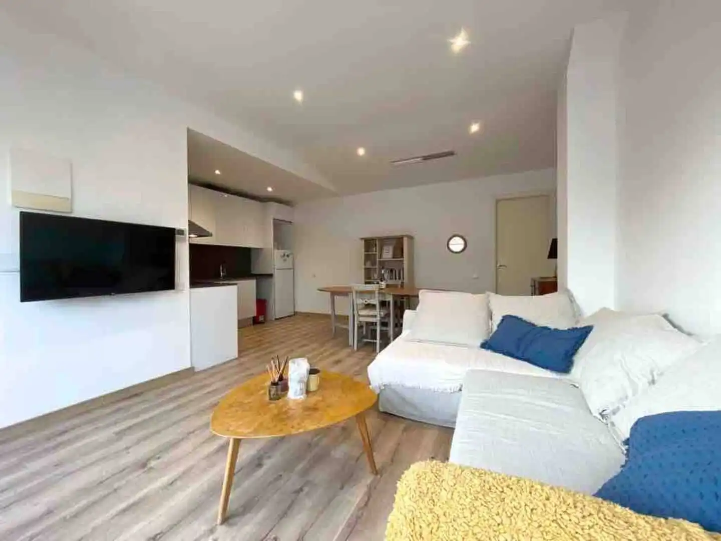 Living room of Flat for rent in Barcelona  with Air Conditioner, Heating and Parquet flooring