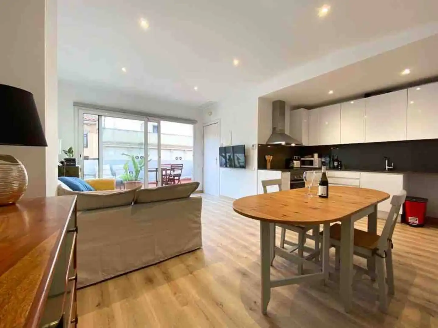 Living room of Flat for rent in Barcelona  with Air Conditioner, Heating and Parquet flooring