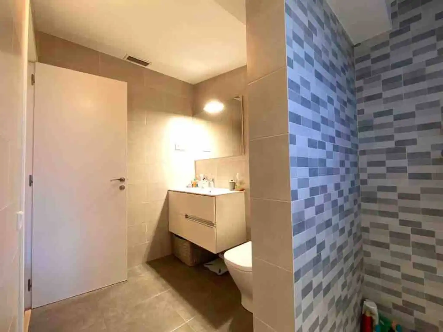 Bathroom of Flat for rent in Barcelona  with Air Conditioner, Heating and Parquet flooring