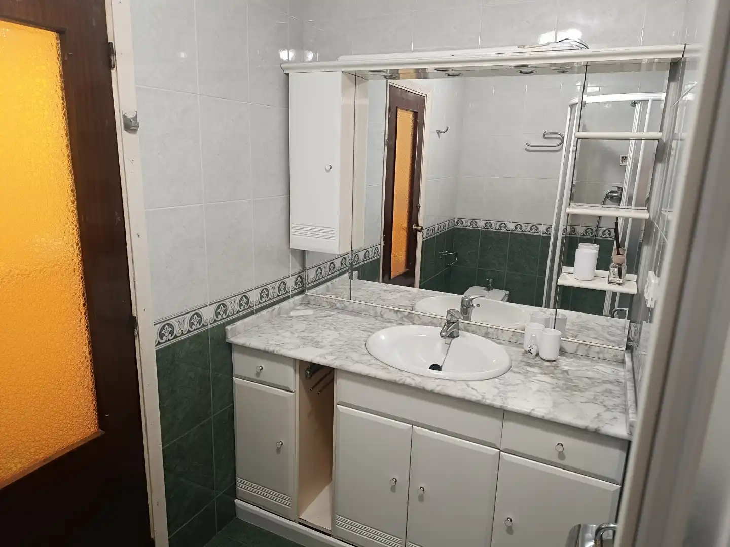 Flat for rent in Rúa Falperra, 7, Falperra - Santa Lucía Bathroom of Flat for rent in A Coruña Capital with Furnished, Washing machine and Microwave
