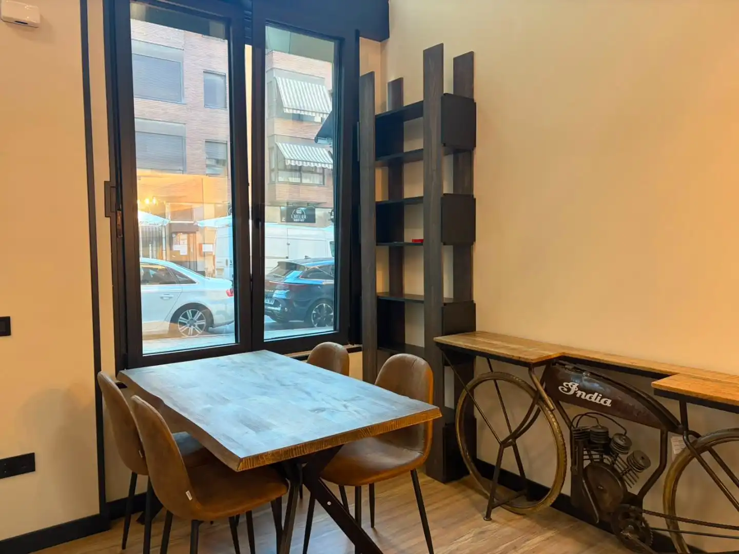 Loft zur Miete in Calle Aeronave, 8, Timón Esszimmer von Loft zur Miete in Madrid mit Klimaanlage, Heizung und Parkett