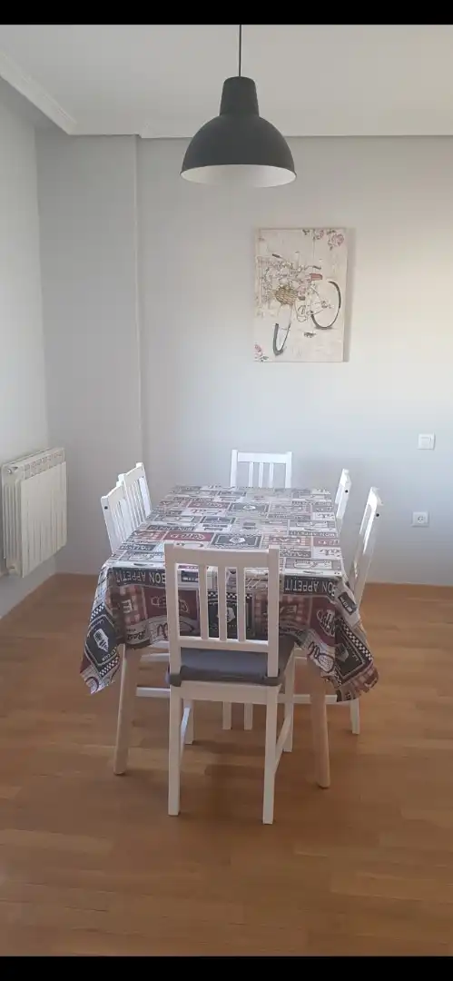 Flat for rent in Calle Júpiter, 10, La Guija Dining room of Flat for rent in Ciudad Real with Air Conditioner, Heating and Parquet flooring