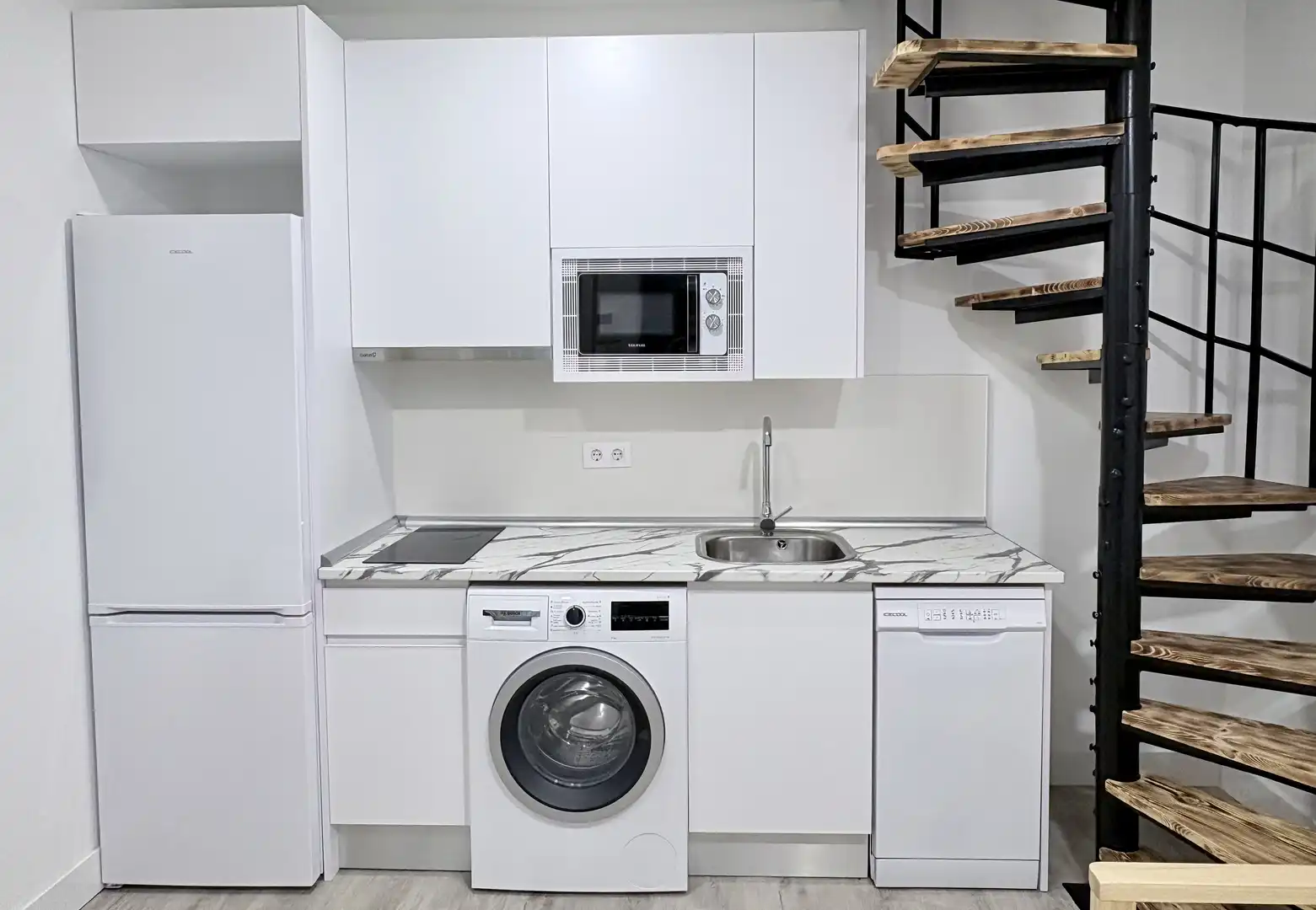 Loft en venda a Avenida del Puente Cultural, 3, San Sebastián de los Reyes Cuina de Loft en venda en San Sebastián de los Reyes amb Aire condicionat