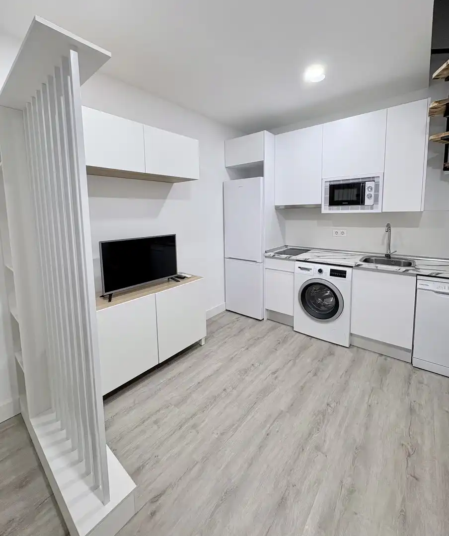 Loft en venda a Avenida del Puente Cultural, 3, San Sebastián de los Reyes Cuina de Loft en venda en San Sebastián de los Reyes amb Aire condicionat