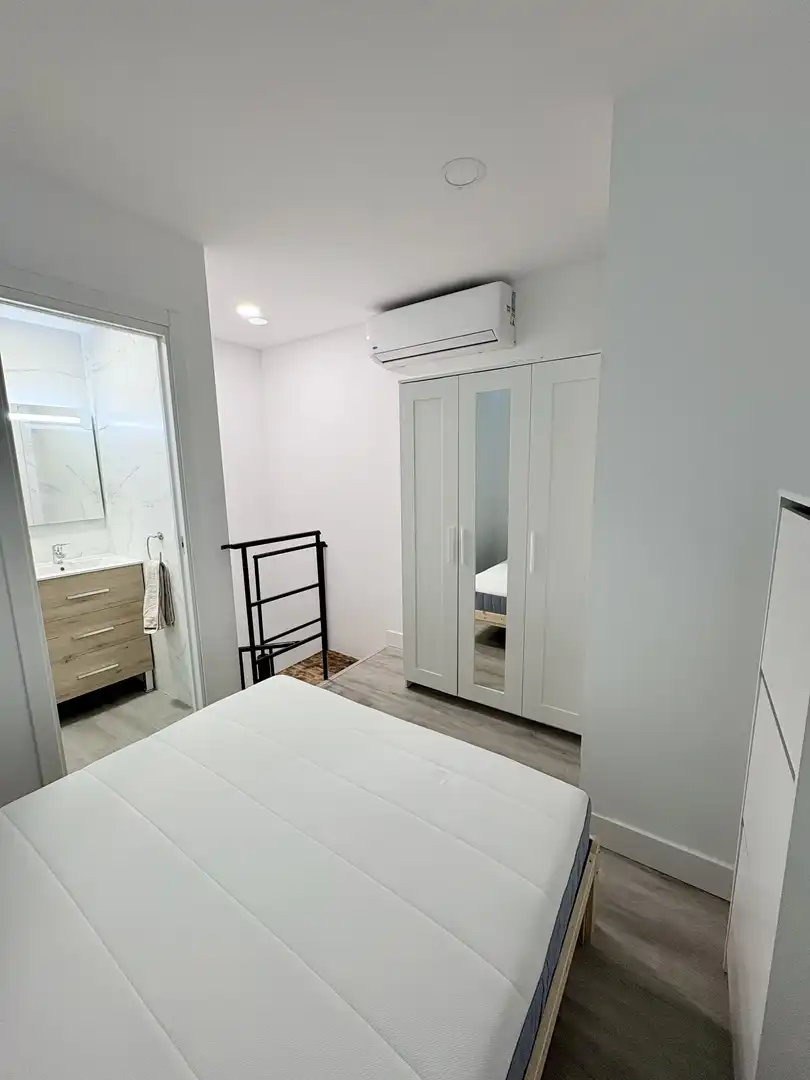 Loft en venda a Avenida del Puente Cultural, 3, San Sebastián de los Reyes Dormitori de Loft en venda en San Sebastián de los Reyes amb Aire condicionat