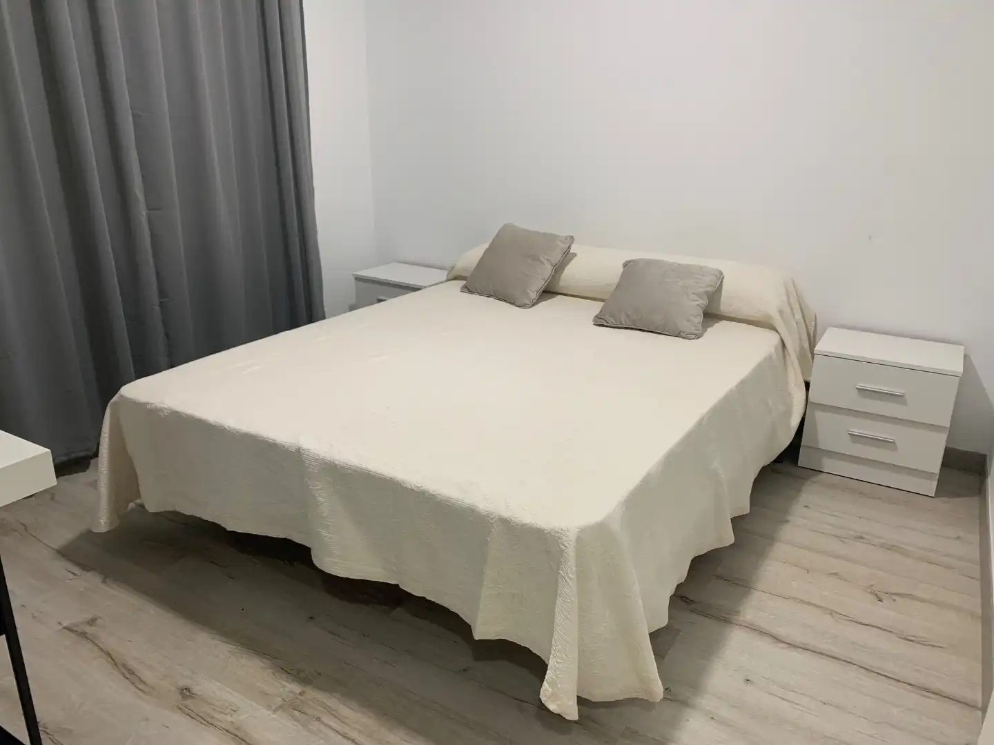 Pis en venda a Rúa Roda, 14, Camariñas Dormitori de Pis en venda en Camariñas amb Calefacció, Moblat i Balcó