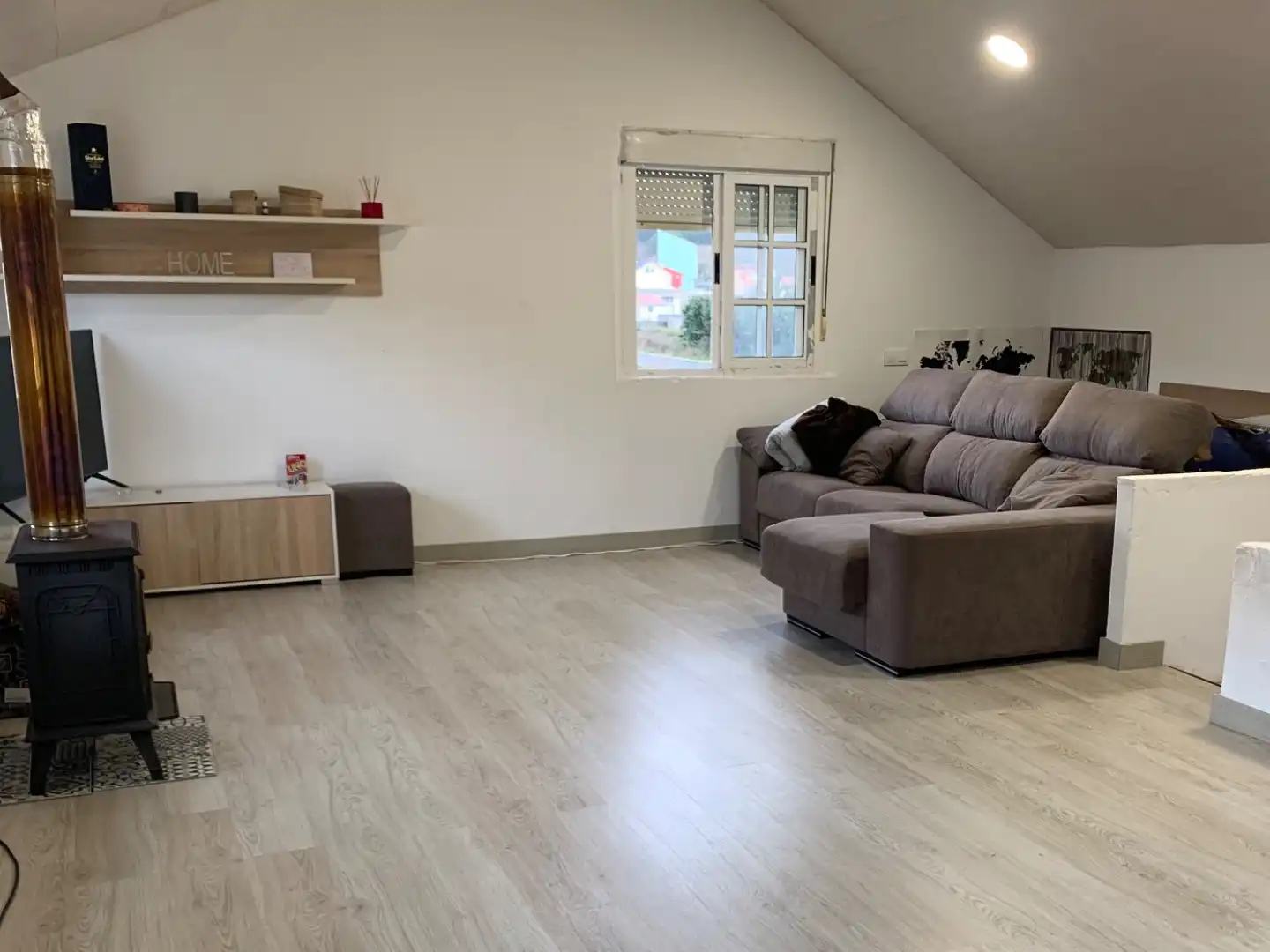Pis en venda a Rúa Roda, 14, Camariñas Sala d'estar de Pis en venda en Camariñas amb Calefacció, Moblat i Balcó