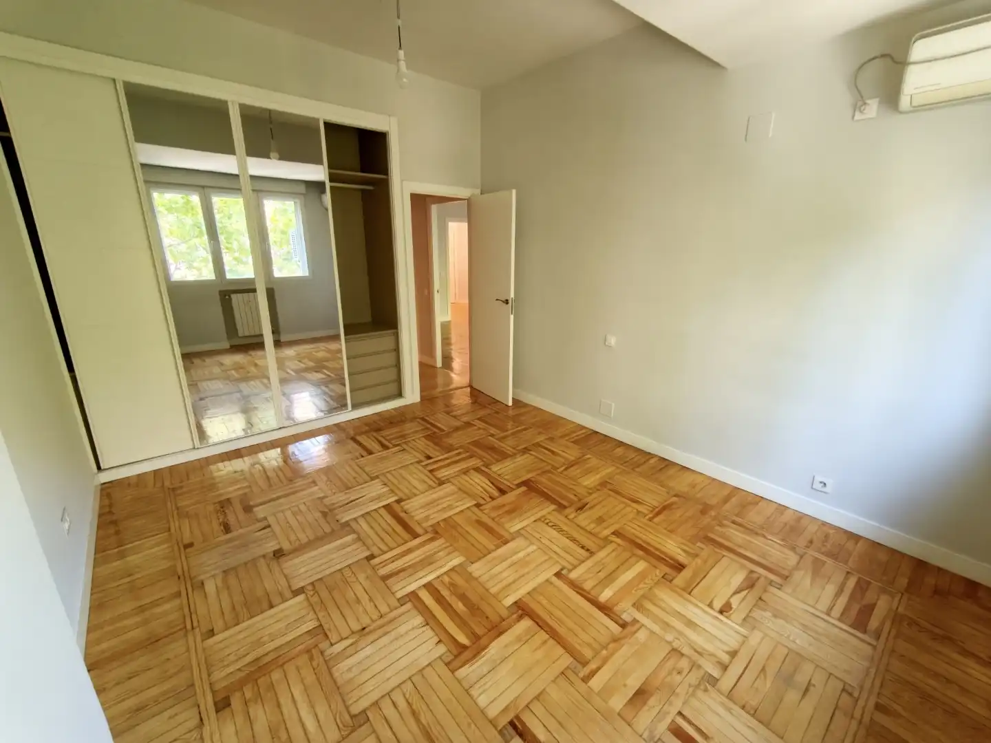 Bedroom of Flat for rent in  Madrid Capital  with Air Conditioner and Terrace