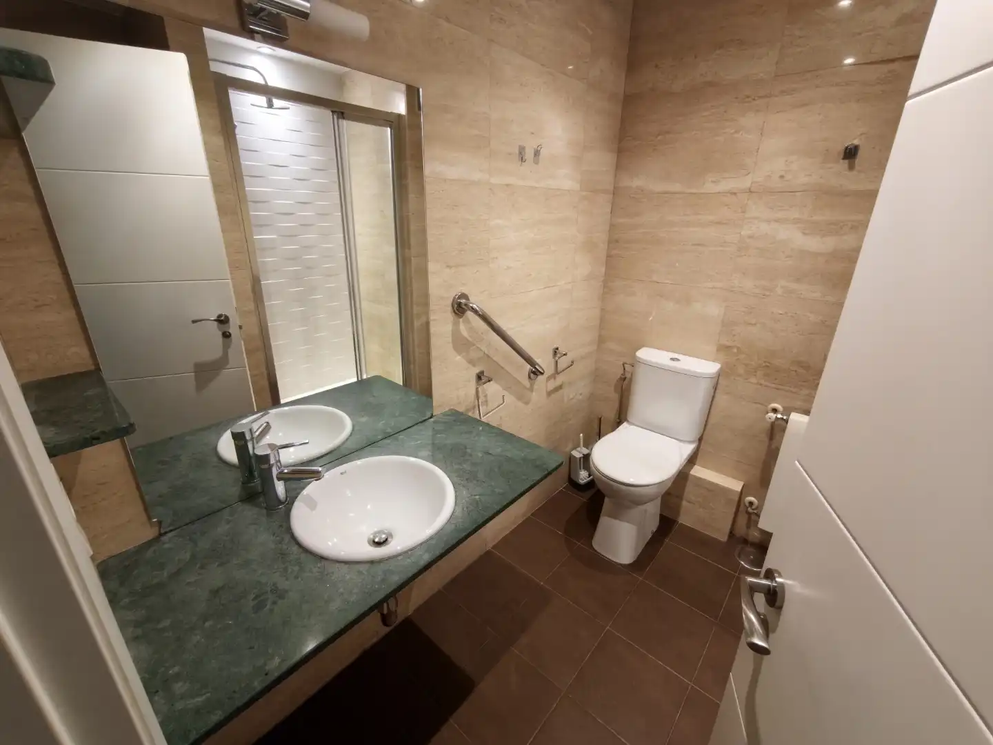 Bathroom of Flat for rent in  Madrid Capital  with Air Conditioner and Terrace