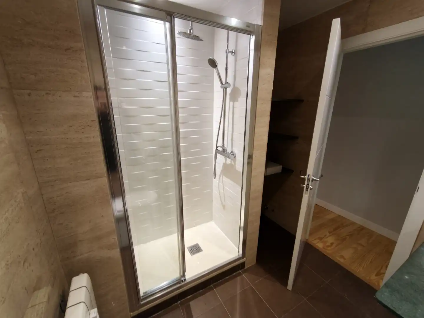 Bathroom of Flat for rent in  Madrid Capital  with Air Conditioner and Terrace