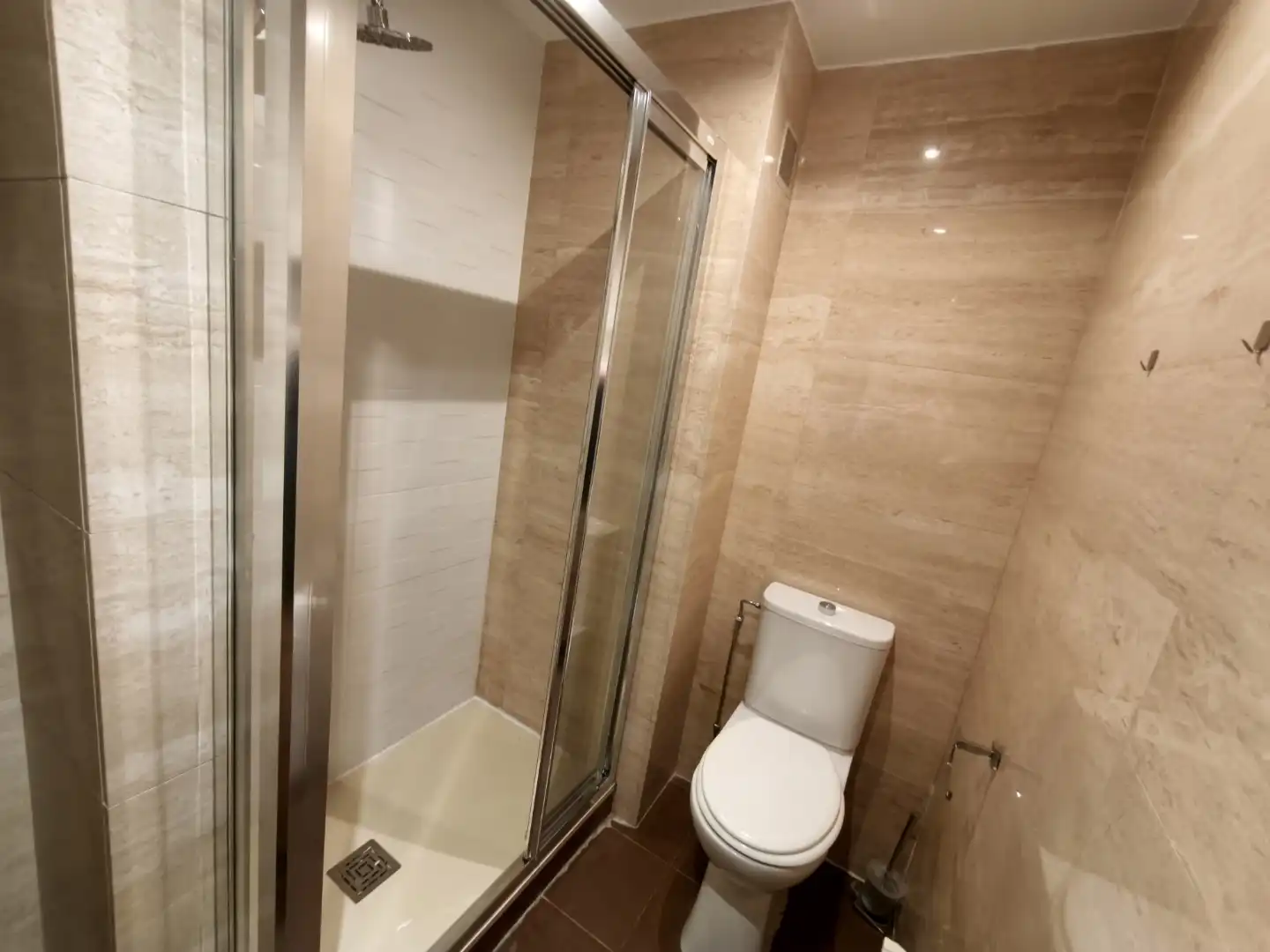 Bathroom of Flat for rent in  Madrid Capital  with Air Conditioner and Terrace
