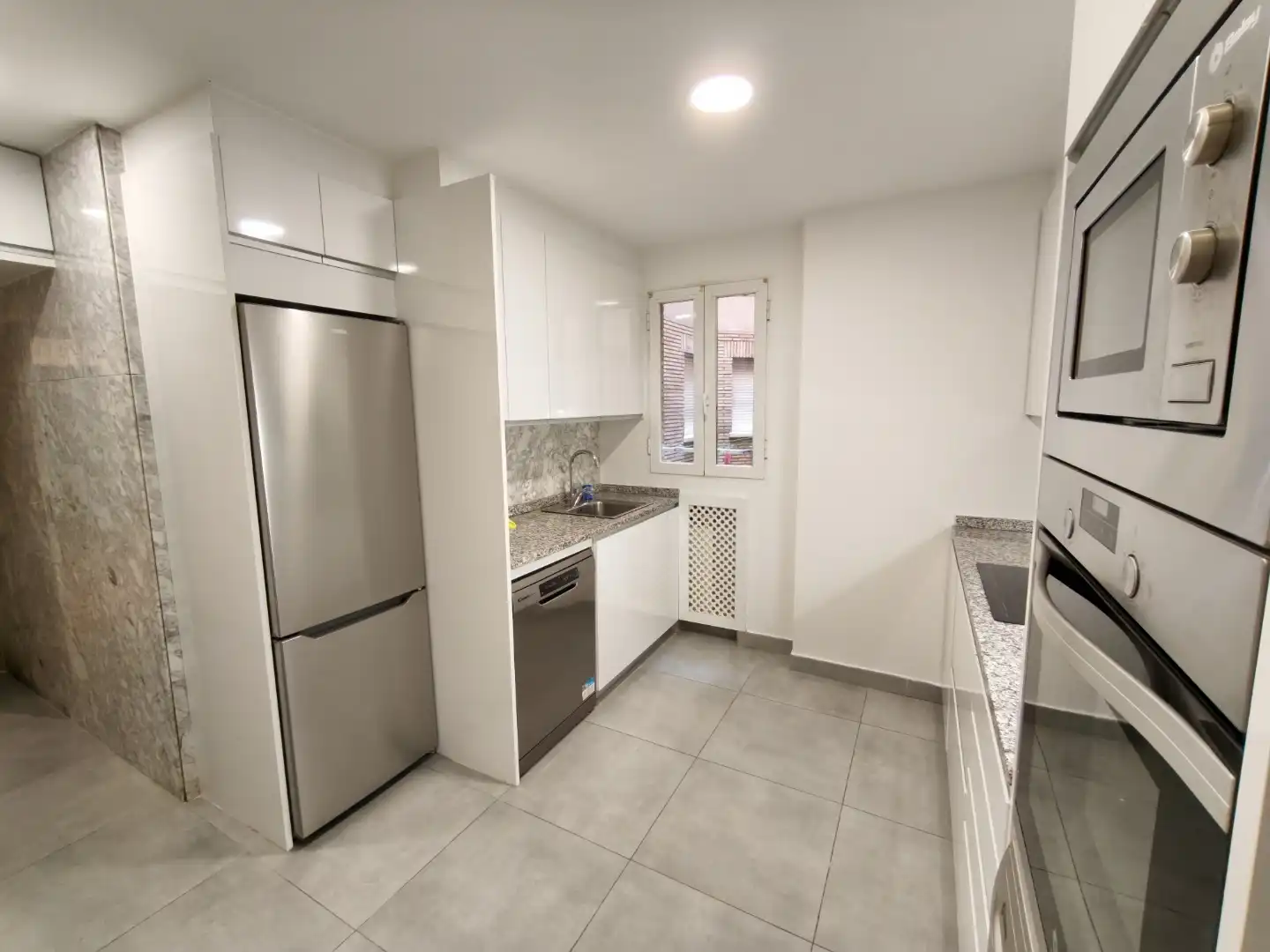 Kitchen of Flat for rent in  Madrid Capital  with Air Conditioner and Terrace