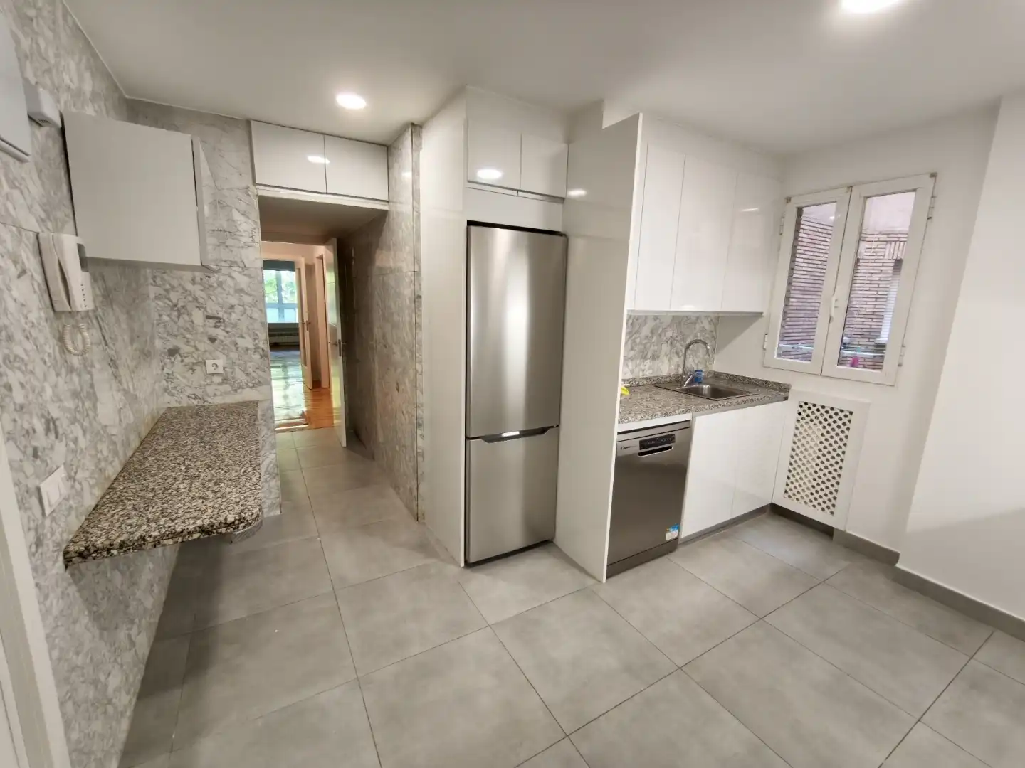 Kitchen of Flat for rent in  Madrid Capital  with Air Conditioner and Terrace