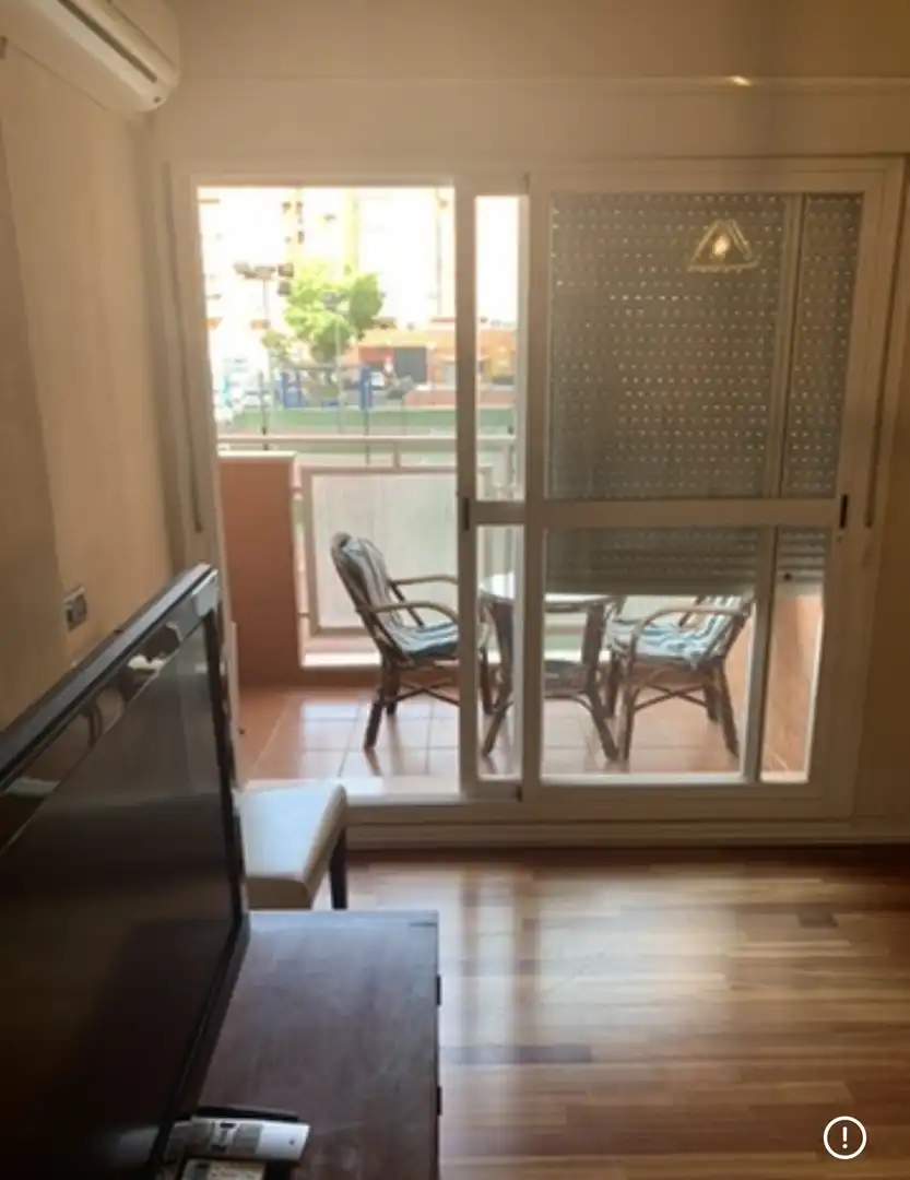 Pis de lloguer a Calle Cueva de Menga, 3, Urbadiez - Entrepuentes Terrassa de Pis de lloguer en Sevilla amb Aire condicionat, Calefacció i Jardí privat