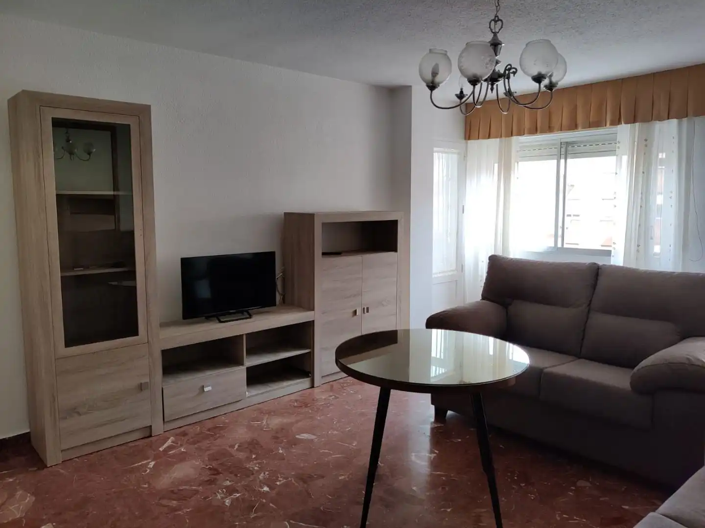 Habitació a Avenida de Andalucía, 43, Hospital Sala d'estar de Pis per a compartir en Jaén amb Aire condicionat, Calefacció i Terrassa