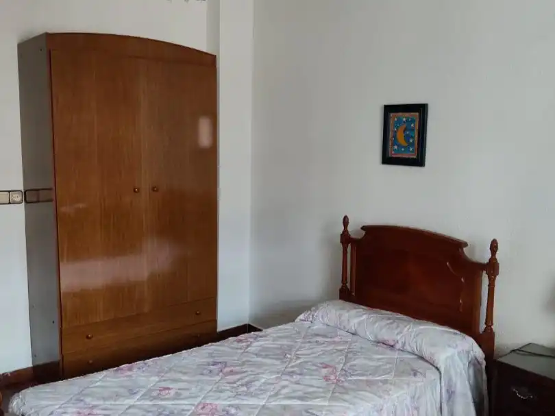 Habitació a Avenida de Andalucía, 43, Hospital Dormitori de Pis per a compartir en Jaén amb Aire condicionat, Calefacció i Terrassa